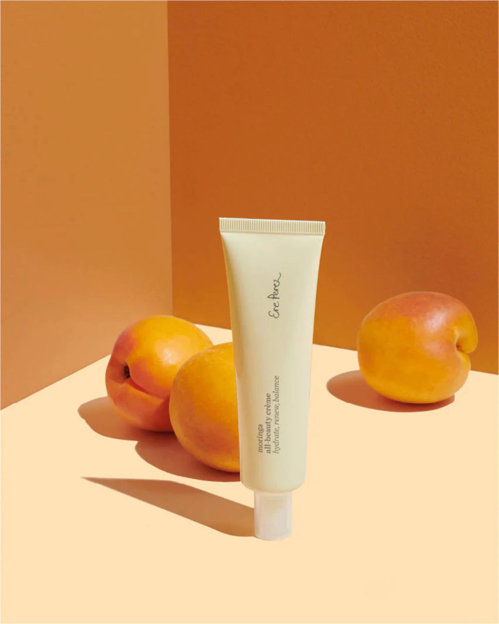 Your daily hydration fix is here.  Take the guesswork out of investing in your skin with the best-selling moringa all beauty crème. A light and creamy texture that moisturises and hydrates, giving your skin a natural radiance.
