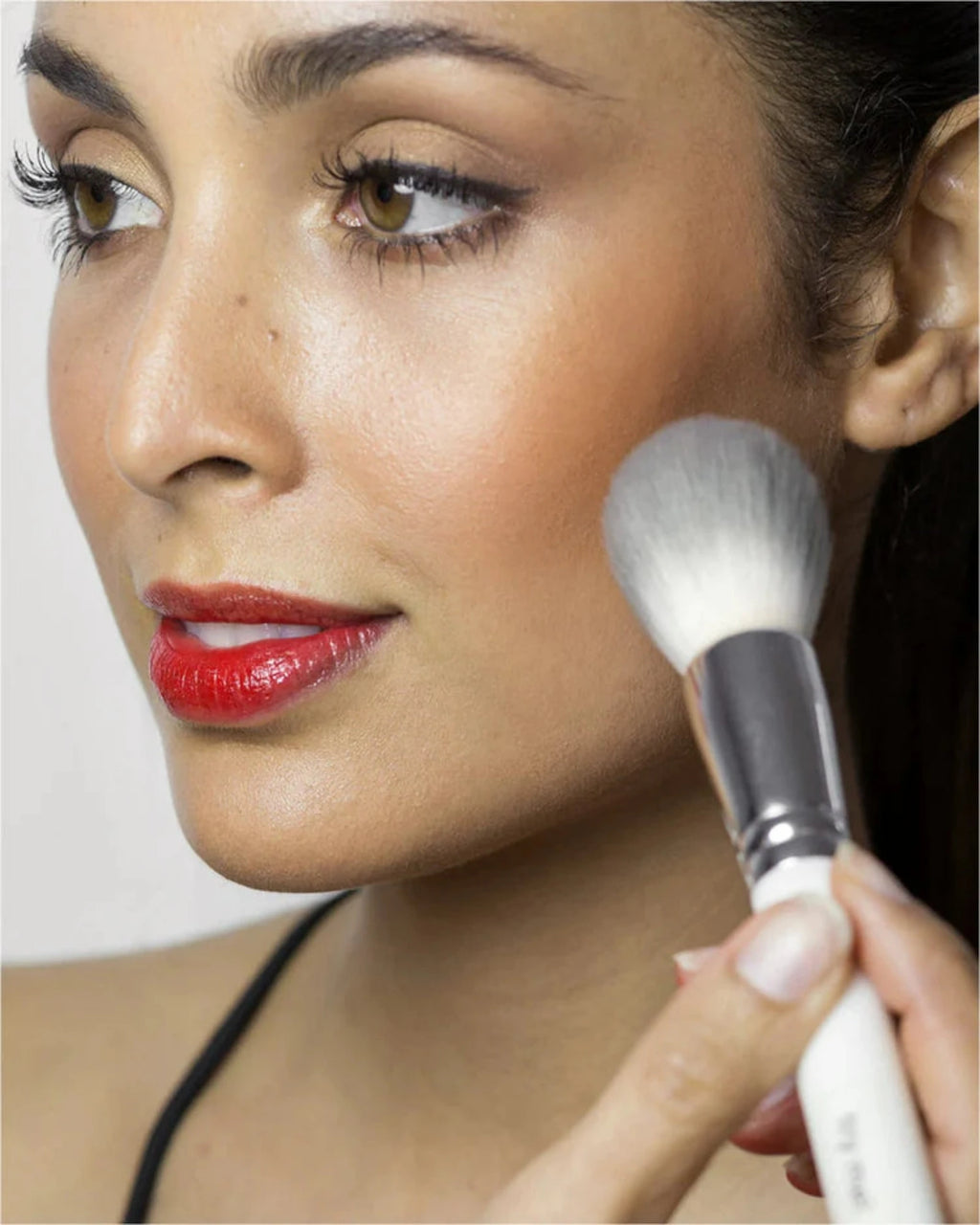 Eco Vegan Blush & Bronze Brush .Deliciously soft vegan bristles designed for perfect powder application. Take it with you to add blush or bronzer throughout the day.