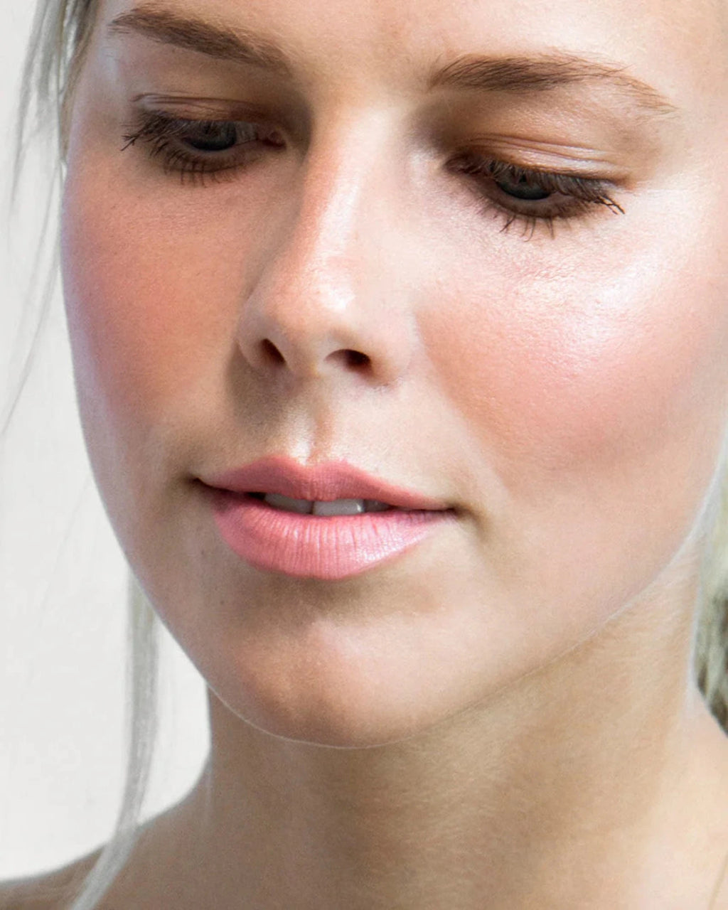 Who doesn’t love a multitasker? This vegan cream balm is packed full of pigment to add instant, glowing colour to your cheeks, lips & eyes. Comes in 6 stunning colours