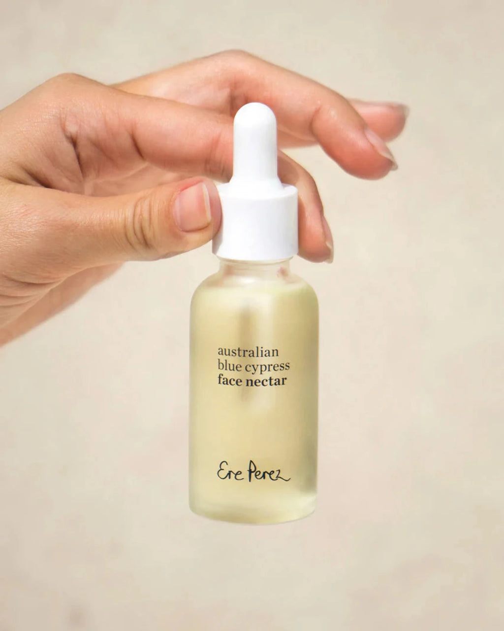 Awaken to glowing skin.   This everyday face nectar has been specially formulated to revitalise and radically hydrate your skin. Using powerful and effective botanical oils this little bottle of greatness delivers a lifting glow and dewy skin with just a few drops. Infused with Australian blue cypress, camellia, jasmine flower, jojoba, cedarwood & rice to visibly improve your complexion.
